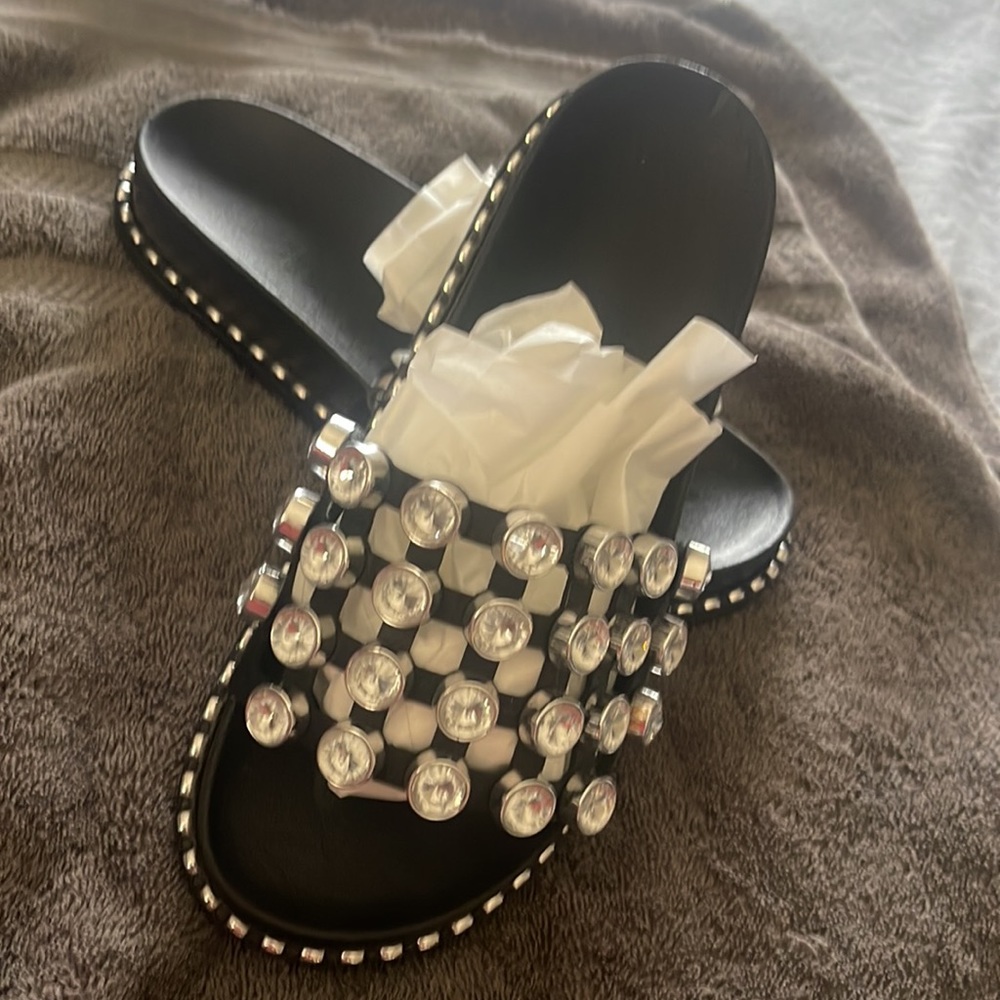 Slipper - Picture 2 of 3